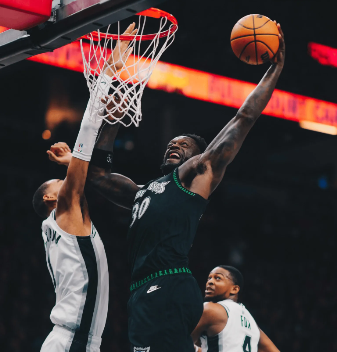 星亿官网-文班37+15+5帽创NBA历史第一神迹！马刺2-1复仇森林狼，麦丹22中5